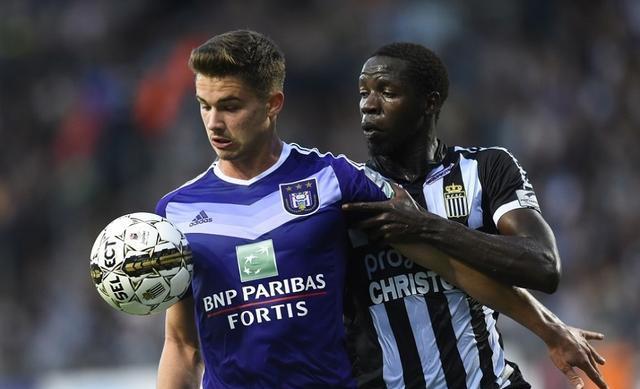 与年龄不符 与年龄不符